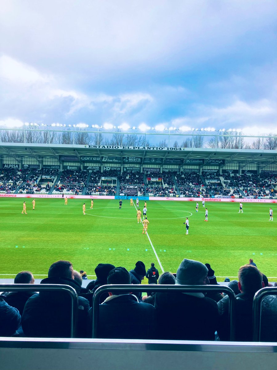 RMD_Robert's tweet photo. Otra gran actuación de @miguel5angel99 en la medular, distribuyendo y barriendo todo. Lastima no haber sacado los tres puntos, hay que seguir que esto no para.. 
👊🏻😉⚪️⚫️
#LaFamiliaRMD⚽️ #MA5 #BurgosCF
#LaLigaHypermotion #MalagaCF https://t.co/S2HJKZAC38