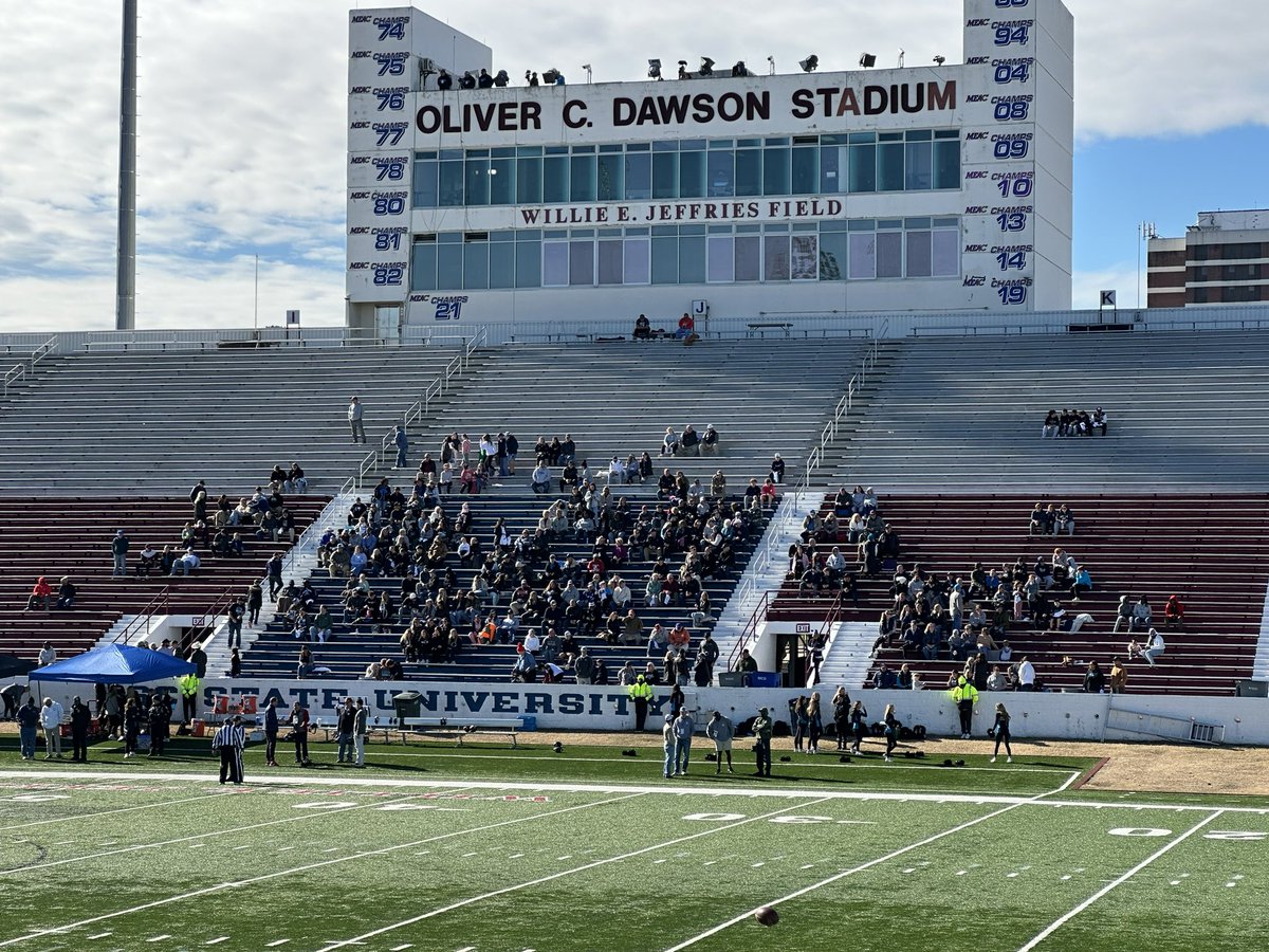 m_schult's tweet photo. @bosmitty18 I took this 8 minutes before kickoff. https://t.co/2uvL5z8DER