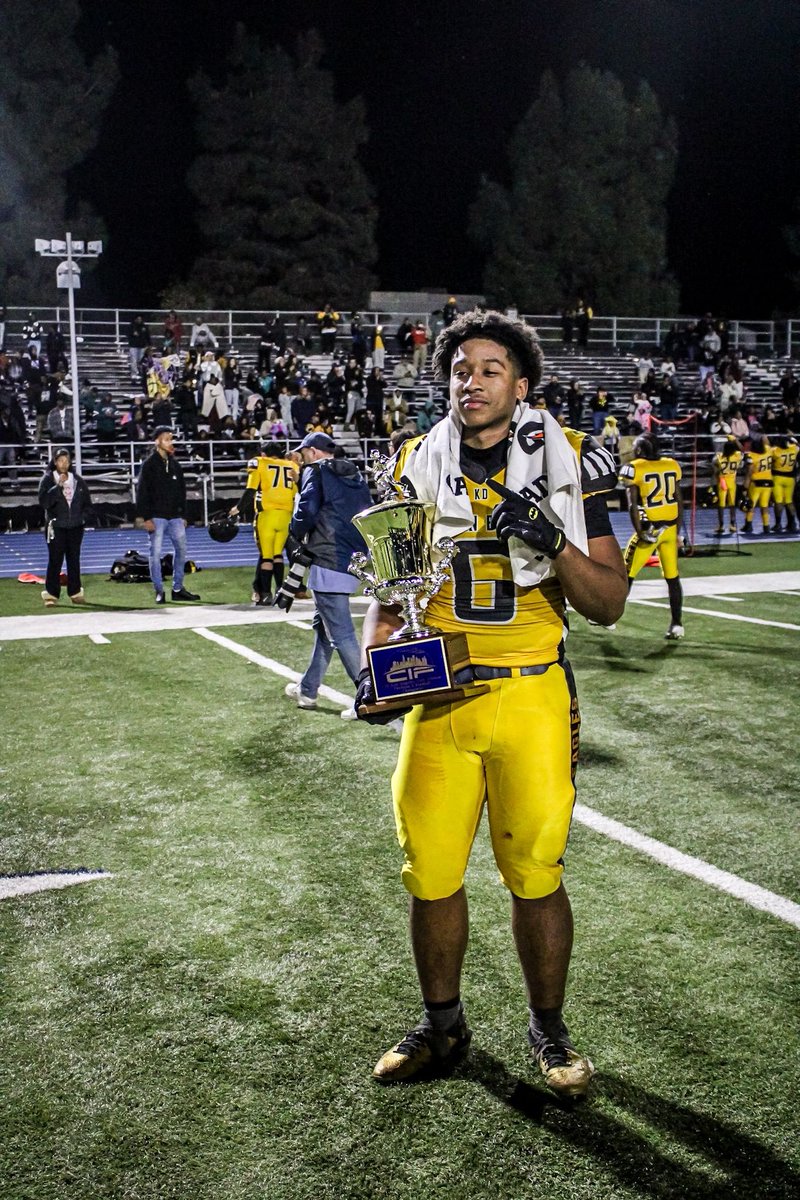 AnthonyTorren17's tweet photo. Anthony Torrence CO#25| 5’11| 215
Senior Season Film!!
120 TOT
18 TFL
7 Sacks 
1 PBU
9 Hurs
@CoachJTorres29 @coachknox2 @GregBiggins @adamgorney @E_Thompson92 @latsondheimer @CoachGardner90 @realBradStrate @CoachWhiteEra @Adam_Pilapil #AGTG #Blessed 
🎥 - https://t.co/4oFtjxsQef https://t.co/MhmFEcN67v