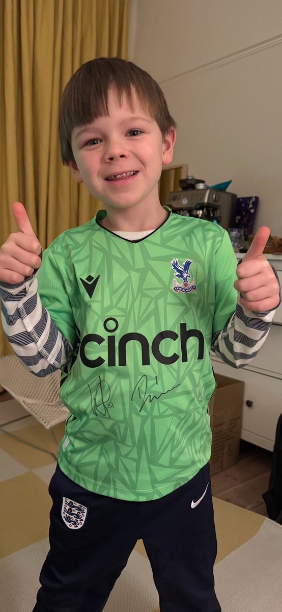 AStreetBCLP's tweet photo. @deanhenderson @CPFC You have one happy fan this evening! https://t.co/t0EbF9oCTi