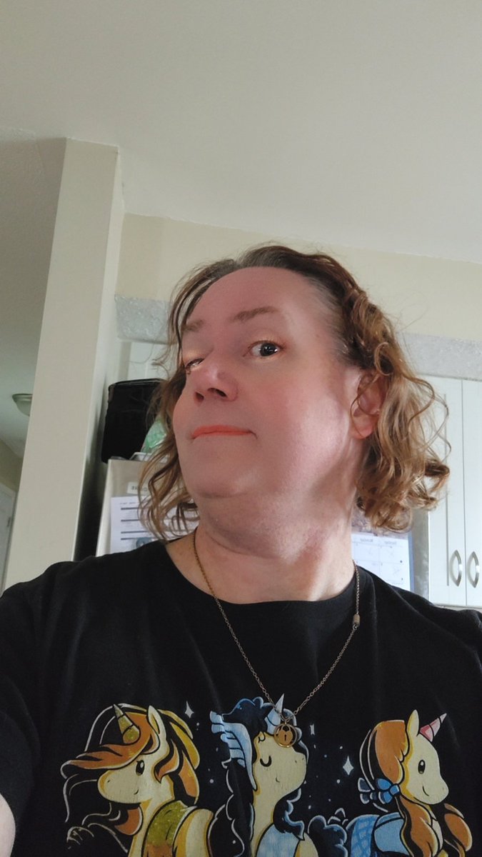 bibrary's tweet image. New curls courtesy of Sam @ Cut The Dead - it makes such a huge difference when you can trust someone to just 'get' your vague, unusual, fluid hair requests and make you feel comfortable every visit. 🥰

#nonbinary #nonbinarystyle #hair #curls #hairstyle