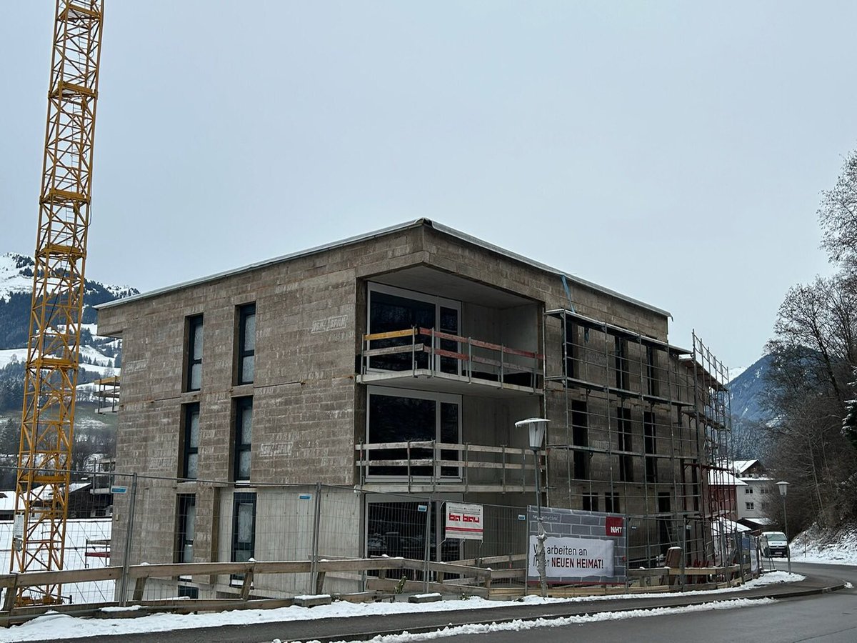 isospan's tweet photo. DIE BAUWEISE DER ZUKUNFT ENTSTEHT HEUTE
BV Wohnanlage Kitzbühel
Bauherr: Neue Heimat Tirol
Baufirma: Bodner, St. Johann
Planung: DIN A4 Architektur, Innsbruck
Bauphysik: Fiby, Innsbruck
Wandbaustoff: ISO SPAN Fertigwandmodule Expert 43/20
https://t.co/cBf9OzYMlg https://t.co/0Zz1lHXafi