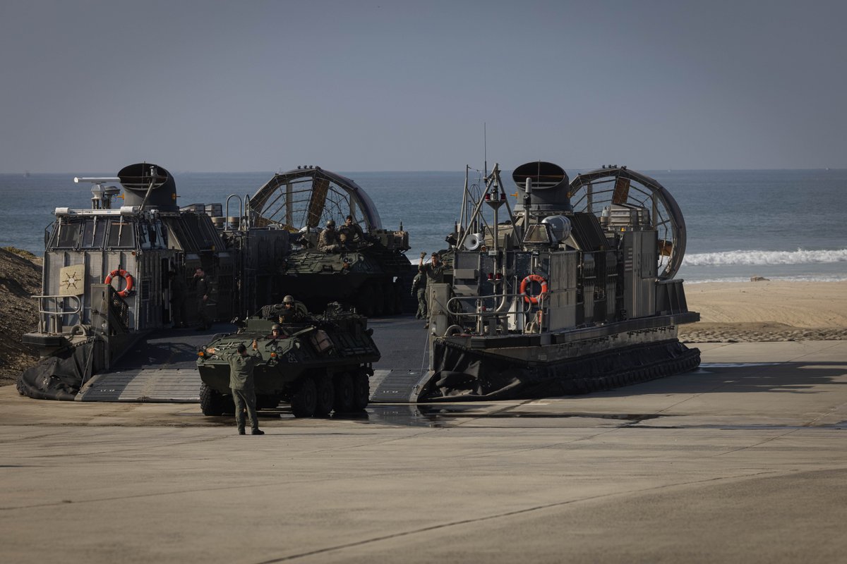 USMC's tweet photo. #Marines with @1stMEF participated in Steel Knight 24 on @MCIWPendletonCA.
#SteelKnight is an annual exercise that takes place in multiple locations across the Southwest, allowing I MEF to train as a full Marine Air-Ground Task Force. https://t.co/AFQm6ZH1A7