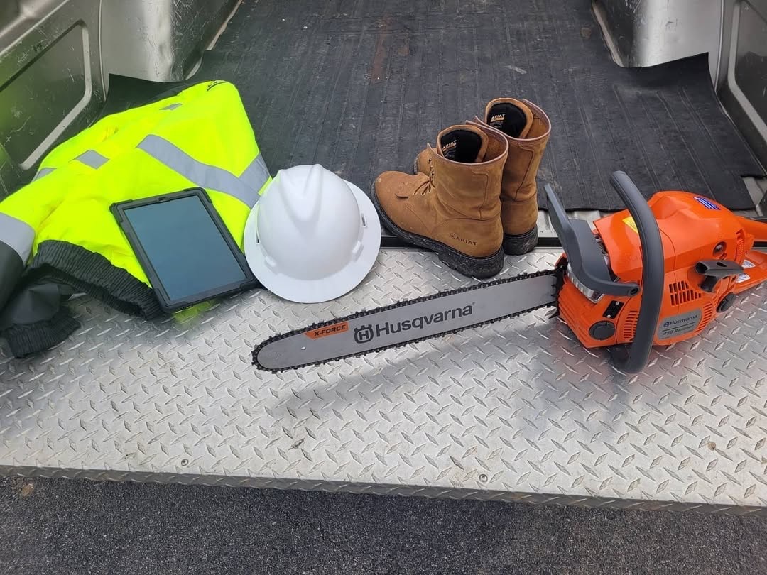 Ariat's tweet image. Tools of the trade. #AriatWork 

PC: IG @ tallpinescorporation