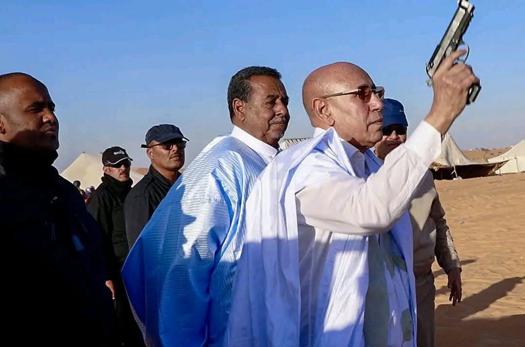 أعطى فخامة رئيس الجمهورية السيد محمد ولد الشيخ الغزواني، مساء اليوم الجمعة من ضواحي مدينة شنقيط، إشارة انطلاق منافسات كأس رئيس الجمهورية للرماية التقليدية، المقامة ضمن فعاليات النسخة الثالثة عشرة من مهرجان مدائن التراث.

ويشارك في هذه المنافسات 62 فريقا.