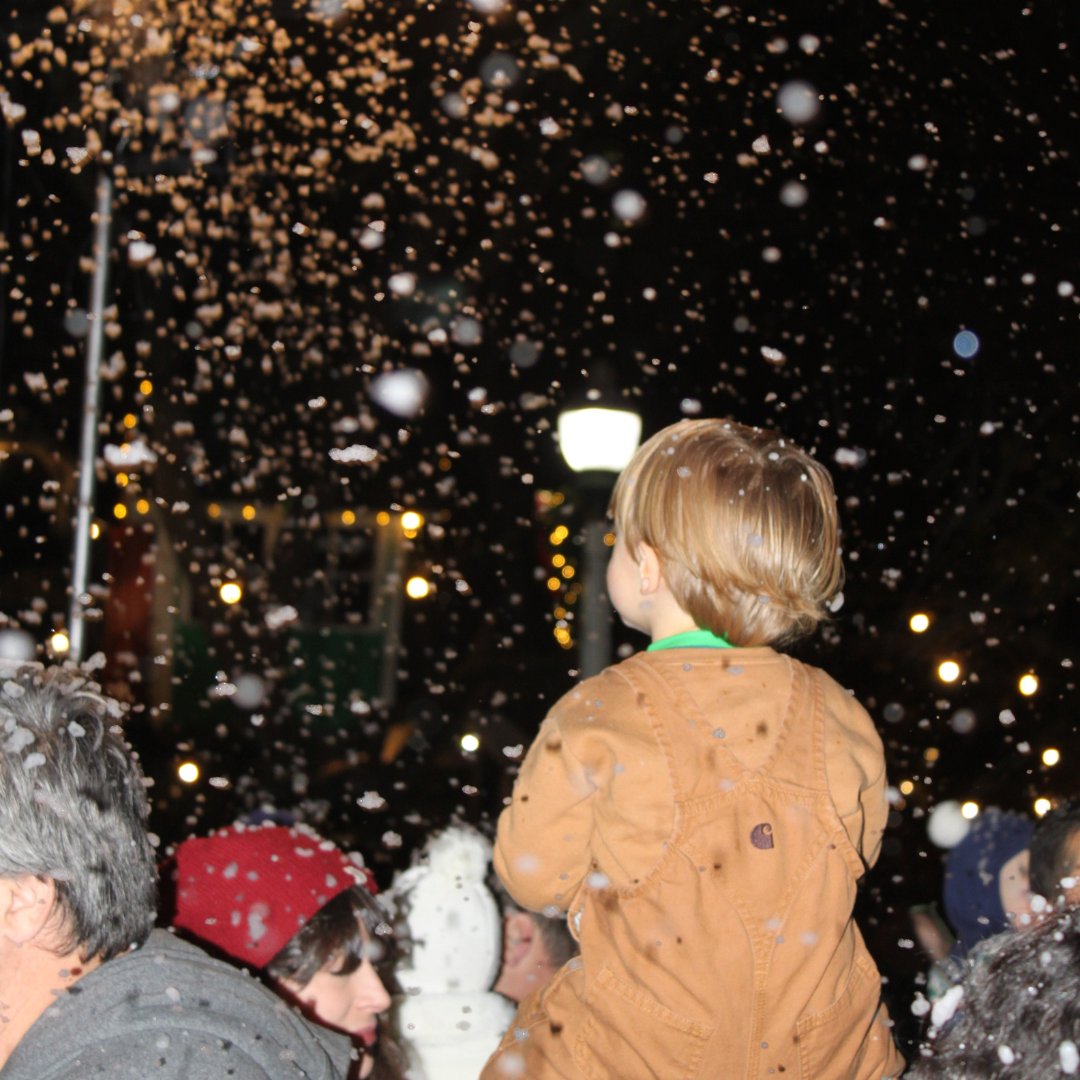 TODAY is the last day Santa will be visiting Fairytale Town to celebrate Winter Wonderland!
Enjoy the holiday spirit with a visit from Santa Claus 🎅, nightly snowfall at 6 PM, lights, and caroling throughout the park.
Get your tickets by clicking the link in our bio!