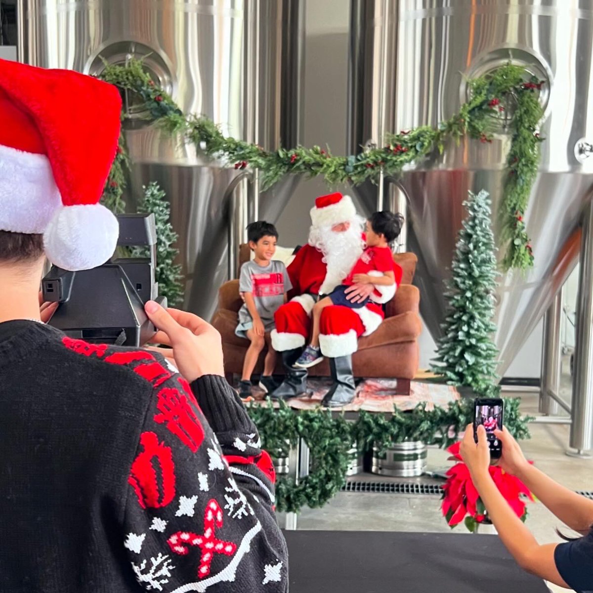 TXLeaguerBrew's tweet photo. Oh what fun…
Santa at the Beerpark! https://t.co/spQV4wwYc2