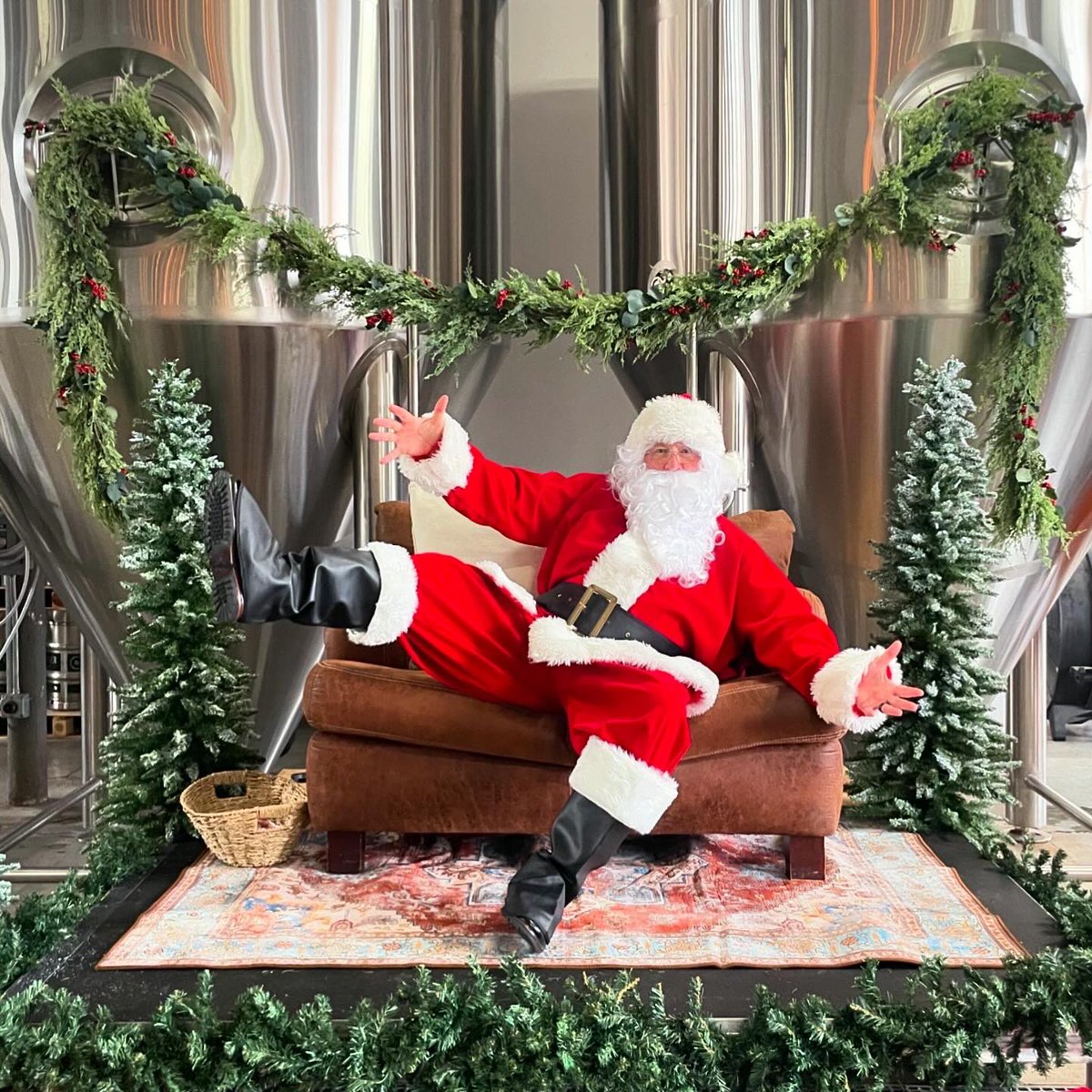 TXLeaguerBrew's tweet photo. Oh what fun…
Santa at the Beerpark! https://t.co/spQV4wwYc2