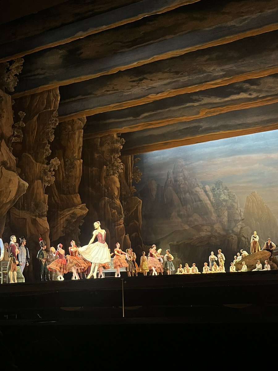 GalateeAstree's tweet photo. Bonjour, ai-je déjà parlé ici d'Héloïse Bourdon ? @BalletOParis #MatinéeRêveDEnfants #Arop #Paquita https://t.co/MjRyR1zrUb