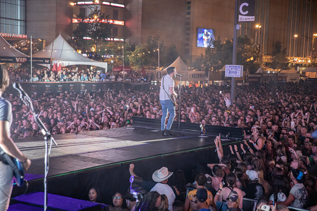 FrankMGriseta's tweet photo. My pics of @OldDominion from 2019 playing at the @windycitysmokeout in @Chicago 

#concert #concertphotography #country #countrymusic #musis #olddominion https://t.co/vlmHAKOLlV