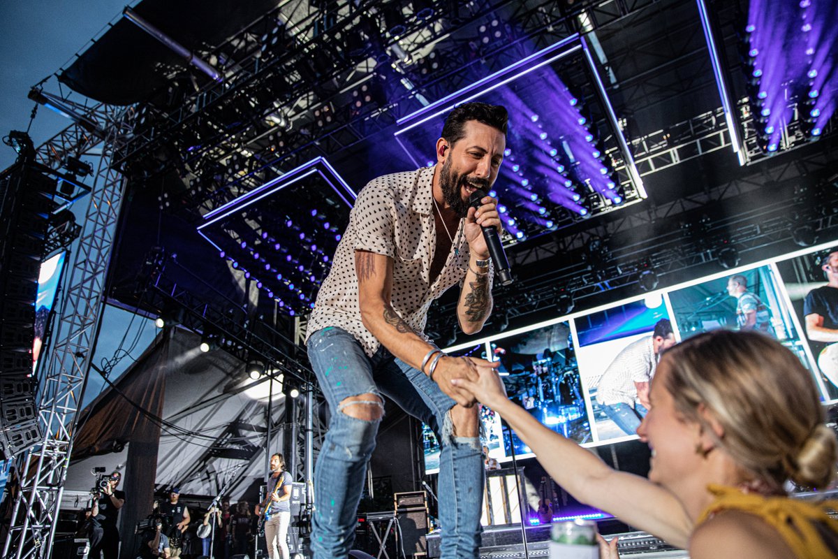 FrankMGriseta's tweet photo. My pics of @OldDominion from 2019 playing at the @windycitysmokeout in @Chicago 

#concert #concertphotography #country #countrymusic #musis #olddominion https://t.co/vlmHAKOLlV