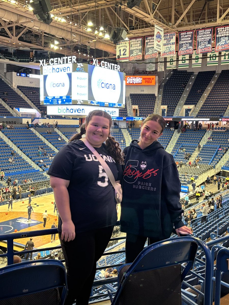 jaymz5150's tweet photo. So grateful to be ⁦@UConnWBB⁩ game with my girls #family https://t.co/63KUCaleiP