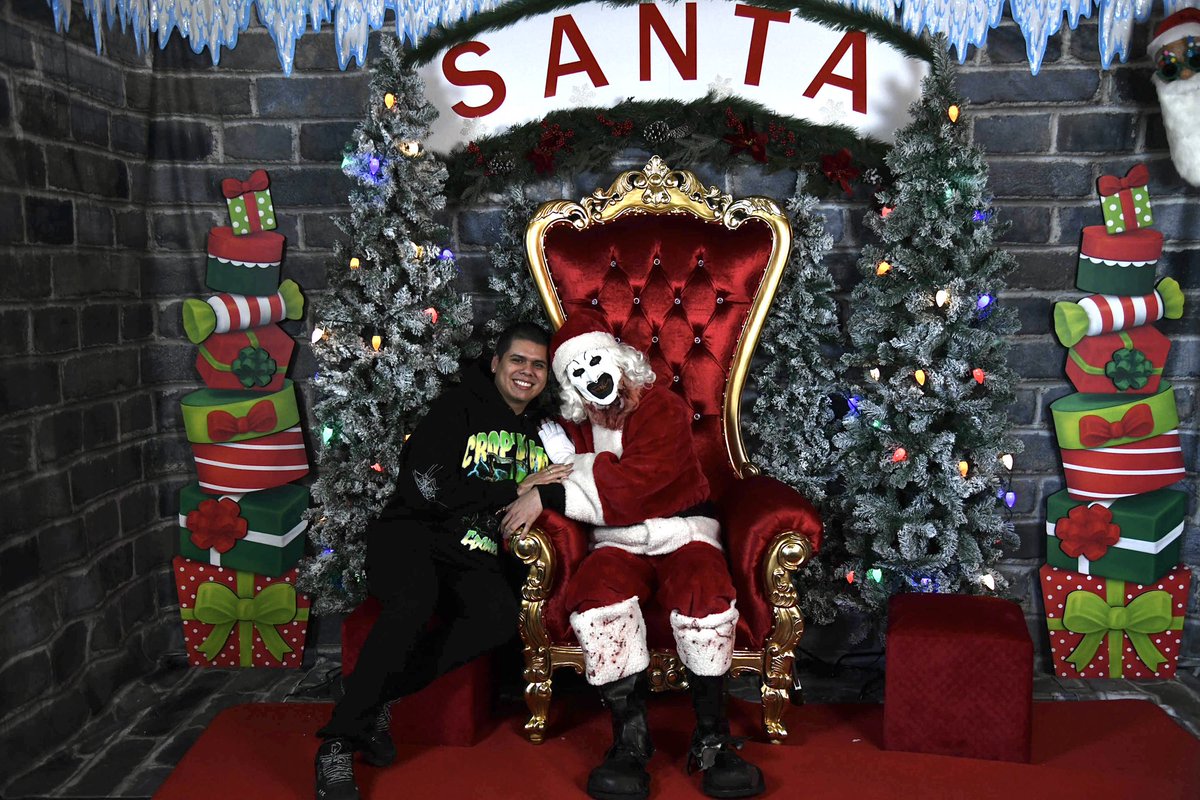 I can’t believe I met David dressed as Art Santa from Terrifier 3! It’s like a dream come true! Seeing the Terrifier series grow over the years has been amazing. I’m so proud of how far they’ve come! Truly a moment I’ll never forget! 🎅🏼🔪