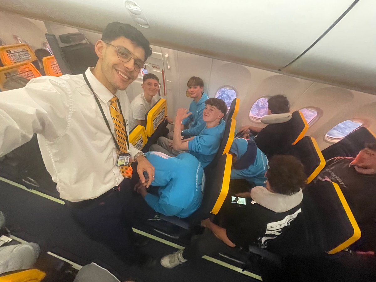 HumberstonA's tweet photo. During our flight, some slept and others made friends with our air steward and enjoyed the spectacular sunset over the alps! 🌅 https://t.co/Nnyf7axdop