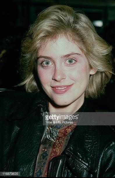 barbaravitali2's tweet photo. Happy Birthday to #HelenSlater December 15,1963 #Supergirl #TheGoodMother #TheSecretOfMySuccess https://t.co/9rFKUTKriZ