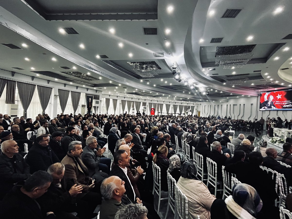 korayaydintr's tweet photo. #Ankara iradesini ortaya koydu! 

Etimesgut’ta binin üzerinde vatandaşımızla, gönüldaşımızla bir araya geldik. Türkiye’nin geleceği için atacağımız adımları konuştuk. Türk milletinin gözlerinin önüne çekilen propaganda ve algı yönetimi perdesini indirecek, trol faaliyetlerini kıracak ve sokaktaki vatandaşın gerçek gündemini konuşacak bir sivil hareketi nasıl inşa ettiğimizi etraflıca anlattık. Programa katılan ve gönülleri bizlerle olan Ankaralıların güçlü desteğiyle başarılı olacağımızı şimdiden gördük. Bugün bizlerle olan, varlıklarıyla, inançlarıyla bizlere güç veren Ankaralı hemşehrilerimize sonsuz teşekkürlerimi sunuyorum.