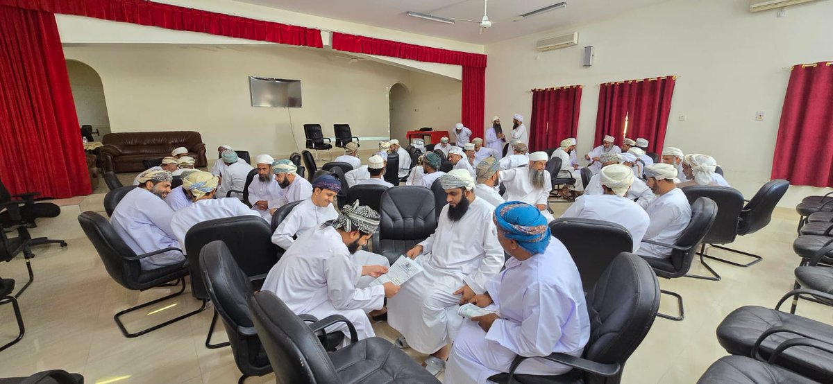 dtayeenteamch's tweet photo. نفذة إدارة الفريق ورشة عمل لاعضاء الفريق من رؤساء أقسام ومندوبين الفريق لاطلاعهم على المستجدات والخطط والبرامج التي نفذها الفريق في هذا العام وحثهم على التسجيل في منصة جود.
وفي ختام الورشه تم تكريم جميع المشاركين. https://t.co/bdoNspuGm9