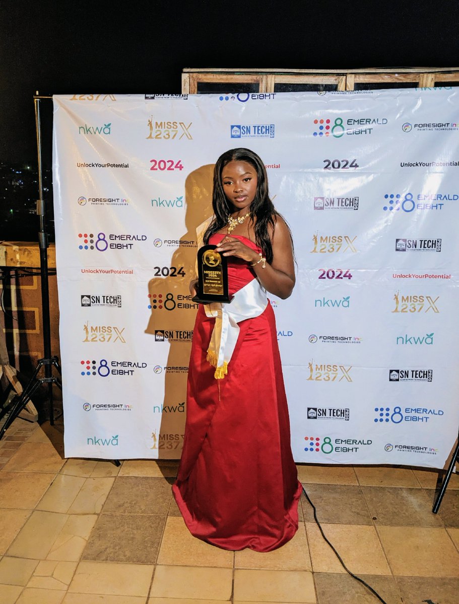 GlennMon__'s tweet image. While waiting for the official photos.
#snippets
#MISS237X 
#SwissSquad represented.