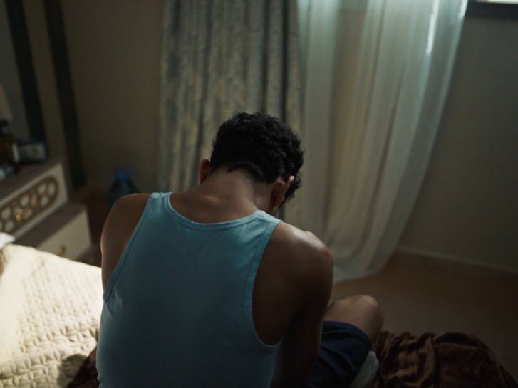 أن تكون مطلعًا يعني أن تشاهد فنًا فتستحضر على أثره فنونًا، تولد فكرة لتعيد إحياء فكرة بائدة، كما حصل لي عندما انتهيتُ من مشاهدة فيلم «ميرا ميرا ميرا» وشرعتُ في البحث عن قصيدة للشاعر الأعمى عبد الله البردوني، تناول فيها فكرة الإنسان الذي يحمل رغبة عميقة في التعبير عن الحياة