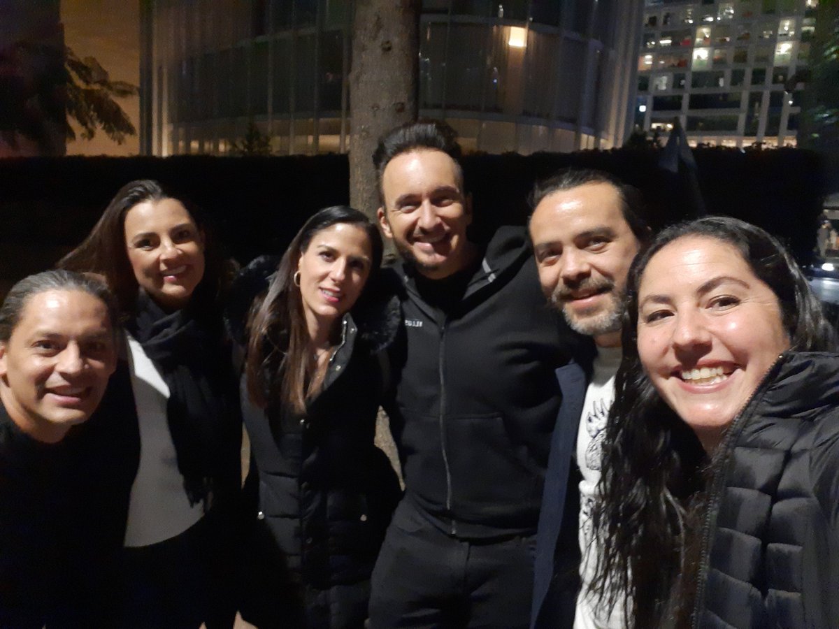 garciayuria's tweet photo. Increible el show The Ilussionist Magic of the Holidays! @Illusionists7 Totalmente recomendable Joaquin Kotkin "El Mago de la Media Barba @MediaBarba rocks!!! Viridiana Ramírez  gracias por la invitación! https://t.co/dwfPaDu58b