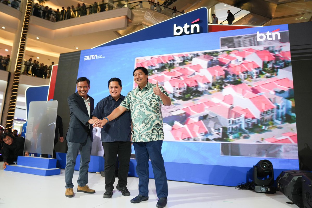 Kementerian BUMN dan Kementerian Perumahan dan Kawasan Permukiman Rakyat (PKP) berkomitmen mendukung program dari Bapak Presiden Jenderal TNI (Purn) Prabowo Subianto membangun 3 juta rumah untuk rakyat. 

Alhamdulillah kerja keras dan kolaborasi yang dilakukan BTN dan Kementerian