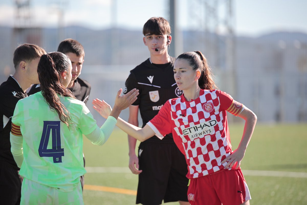 GironaFC's tweet photo. SÈNIOR FEMENÍ | Jornada 12 

GIRONA FC 0-0 @FCBfemeni ‘C’ 

👏 Bon punt davant el líder! 
💪 Seguim, EQUIP!

#GironaFC https://t.co/IzxkrqG1bS
