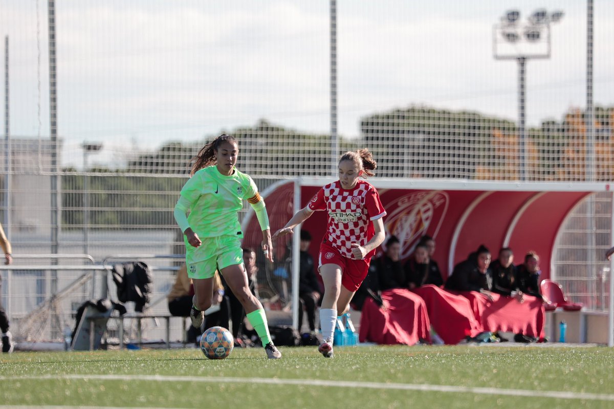 GironaFC's tweet photo. SÈNIOR FEMENÍ | Jornada 12 

GIRONA FC 0-0 @FCBfemeni ‘C’ 

👏 Bon punt davant el líder! 
💪 Seguim, EQUIP!

#GironaFC https://t.co/IzxkrqG1bS