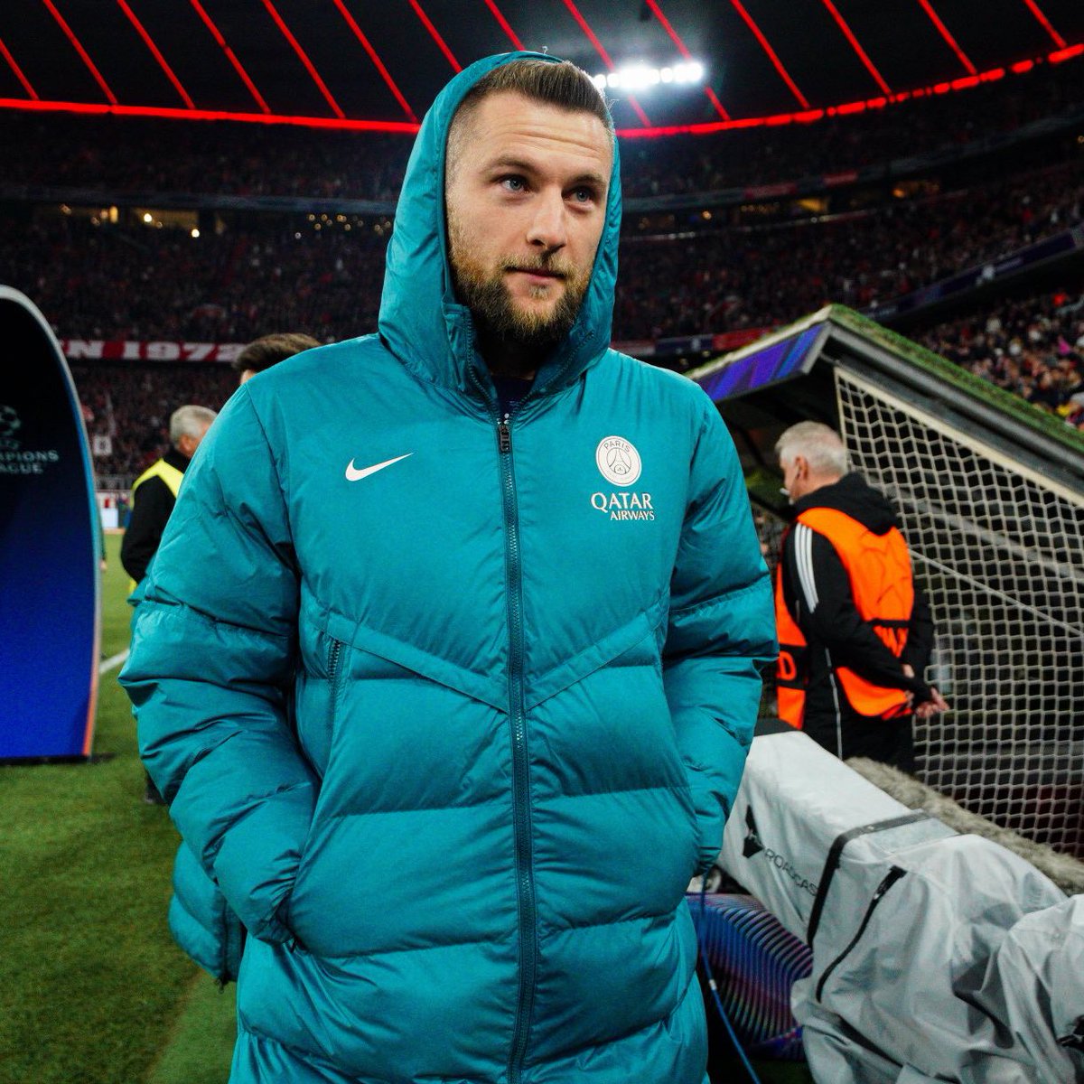 FabrizioRomano's tweet photo. 🚨⚠️ Randal Kolo-Muani can leave PSG in January, same situation as Milan Škriniar.

Both have been left out of PSG squad and it was Luis Enrique’s decision, as @FabriceHawkins reports.

Kolo-Muani and Skriniar both expect to have doors open for exit in the next weeks. https://t.co/Bgra5DYCdu