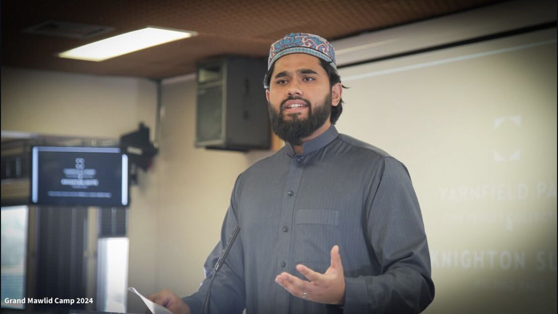 MinhajMuslimGen's tweet photo. Shaykh Hammad Mustafa al-Madani al-Qadri delivered the second keynote lecture in this series, titled
"Heroic Sacrifice and Generosity in Futuwwa (Chivalry)". This lecture delved into the essence of selflessness, sacrifice and unwavering generosity both material and spiritual. https://t.co/3aycWIFdFW