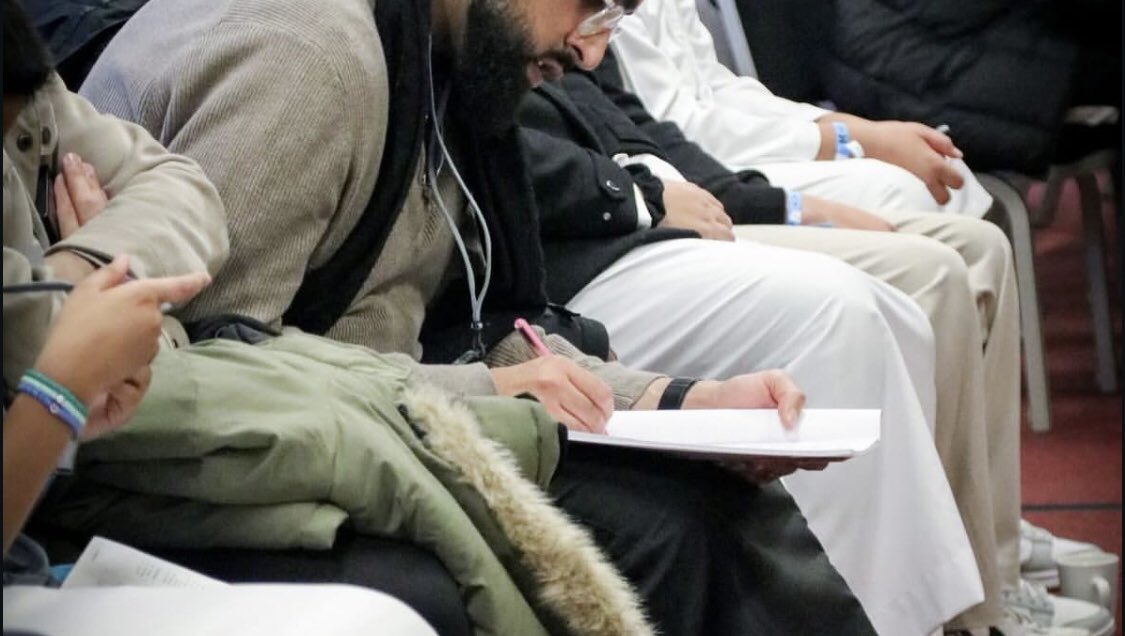 MinhajMuslimGen's tweet photo. Shaykh Hammad Mustafa al-Madani al-Qadri delivered the second keynote lecture in this series, titled
"Heroic Sacrifice and Generosity in Futuwwa (Chivalry)". This lecture delved into the essence of selflessness, sacrifice and unwavering generosity both material and spiritual. https://t.co/3aycWIFdFW