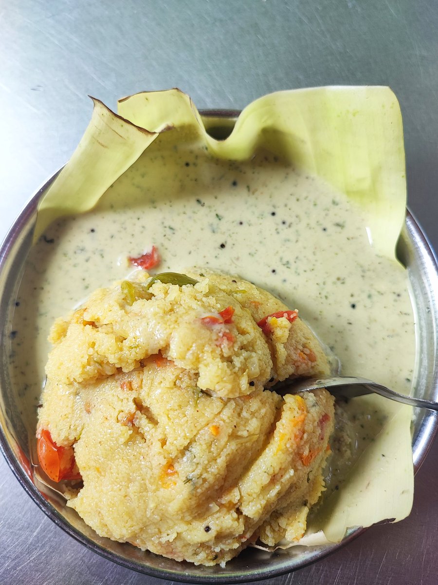 SheshDeshpande's tweet photo. Ondu #samosa kathe :

My friend to me :
Come bro samosa tinlik hogun ant 

My honest reply to him :, 
#Samosa tindu nan  hottege mosa madlik na ready illa  summ #uppit tind Barun ant healthy n tastey 🤣 https://t.co/QzCrQq76Ca