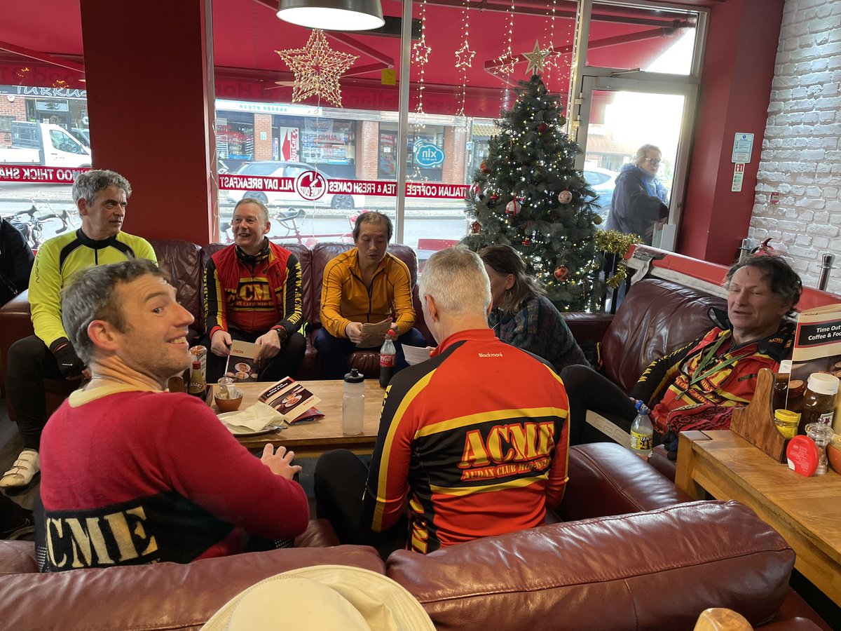 Sunniethehoob's tweet photo. Diss. Hungry again. The @ACME_Essex peloton all together. Two tables worth. 

@AudaxUK #audaxuk #randonneuring #RRtY https://t.co/DxcMIcEiHa