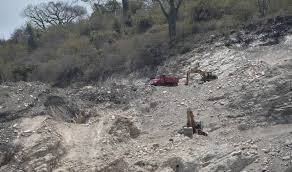 ViaLaCostaLucha's tweet photo. Min. @inesmanzano defendemos la naturaleza con su flora y fauna. La afectación q sufren los cerros #ViaALaCosta por parte de canteras son evidentes . Ninguna institución publica actual o anterior movieron un dedo para defender el pulmón de GYE. #ReservaNatural #FueraCanteras https://t.co/YHSU8BpwfD
