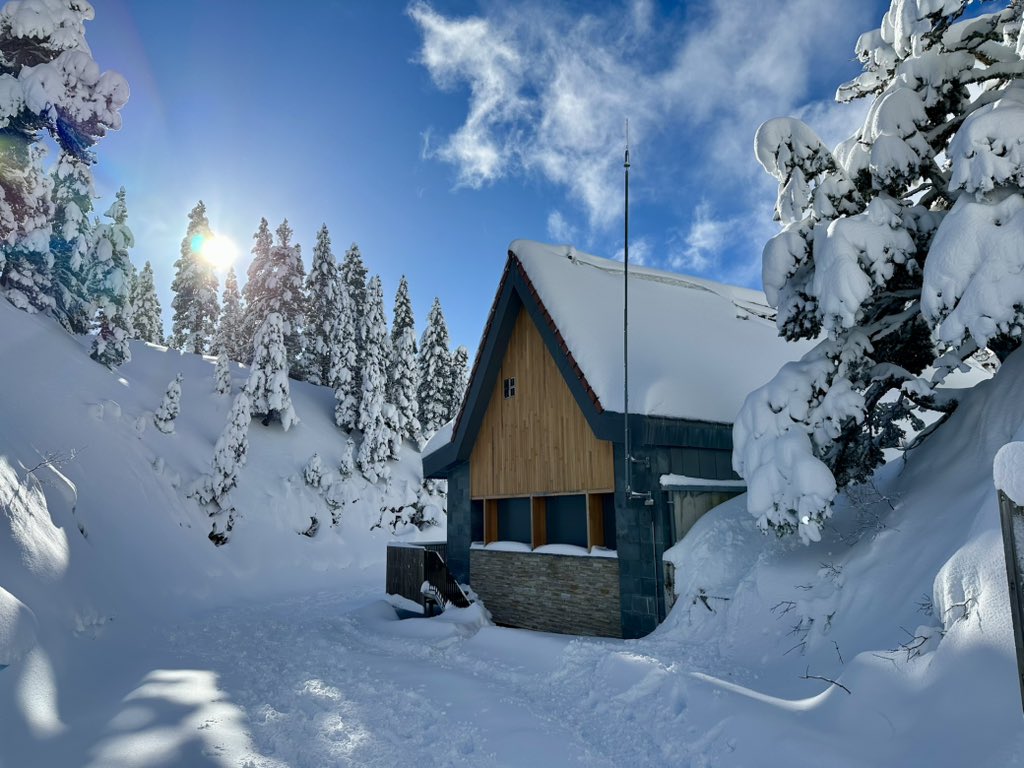 Navarrameteo's tweet photo. Valle de la Contienda en #LarraBelagua . El paraiso 😍❄️ https://t.co/jVgs8R9XNE