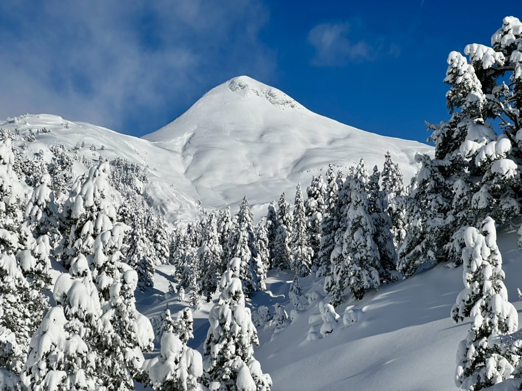 Navarrameteo's tweet photo. Valle de la Contienda en #LarraBelagua . El paraiso 😍❄️ https://t.co/jVgs8R9XNE