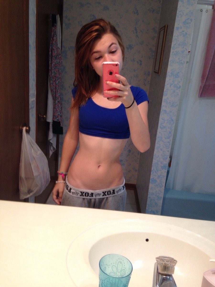 Viens me voir : tinyurl.com/mrx9cfet  pour un plan cul tout de suite avec moi 🍑