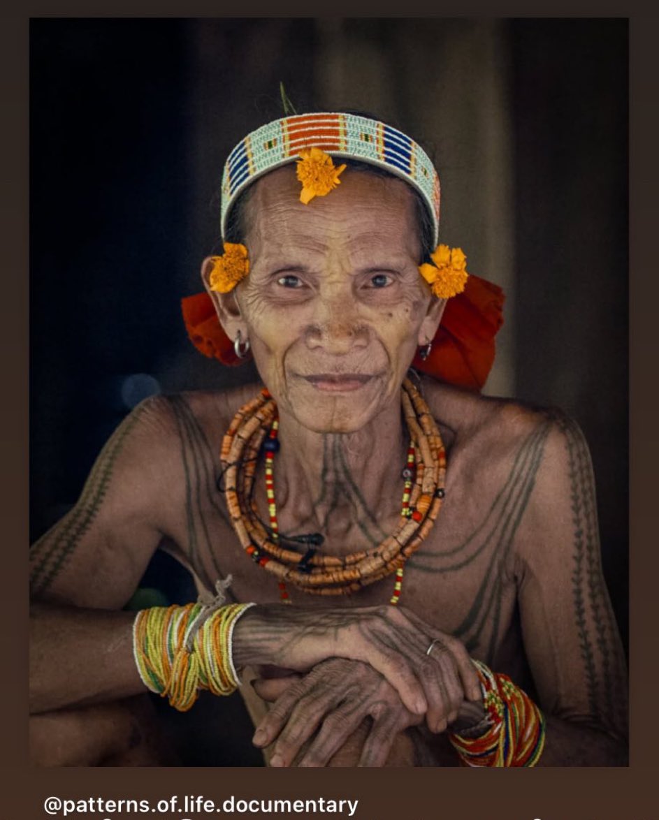 De komende weken ben ik diep in de jungle 🇮🇩. Voor het documentaire project Patterns of Life (insta: instagram.com/patterns.of.li…)
Op bezoek bij de Mentawai: leren van hun visie op het leven, waarbij alles n ziel heeft. Met een bijzondere rol voor tattoos. Later dit jaar film release!