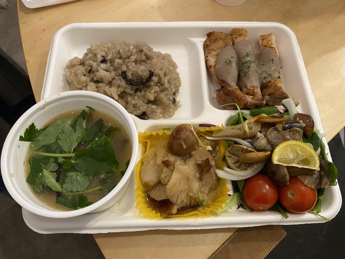 #シンきのこのシロ
#ひがいけポンド 
12/14-15 
2日間終了しました。
寒い中ご来場くださった皆様、参加した作家の皆様、
坂井きのこさん、のん☘️365日野草生活さん
企画運営のスタッフの皆様
ありがとうございました♪
美味しい！楽しい！あっという間の2日間でした。
また参加出来たらと思います🍄