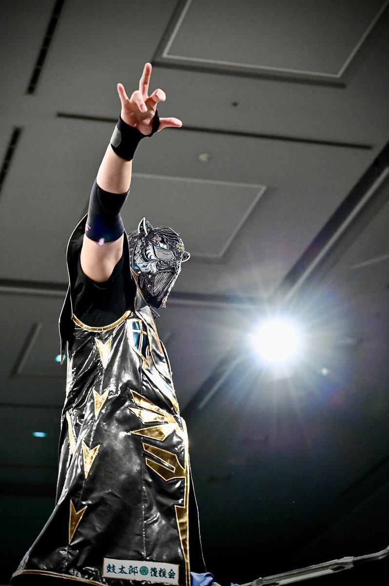 suzuki_kotaro_'s tweet photo. G-RUSH ルール
7分一本勝負
(ツーカウント、ツーエスケープルール)
クセだらけのルールだが、悪くないな。
次は誰とやるかな…
#CIMA しかいないだろっ
熱で休んでる場合じゃないぞ。
#GLEAT
#BGI
#ClMA https://t.co/bA9YUw8CSm