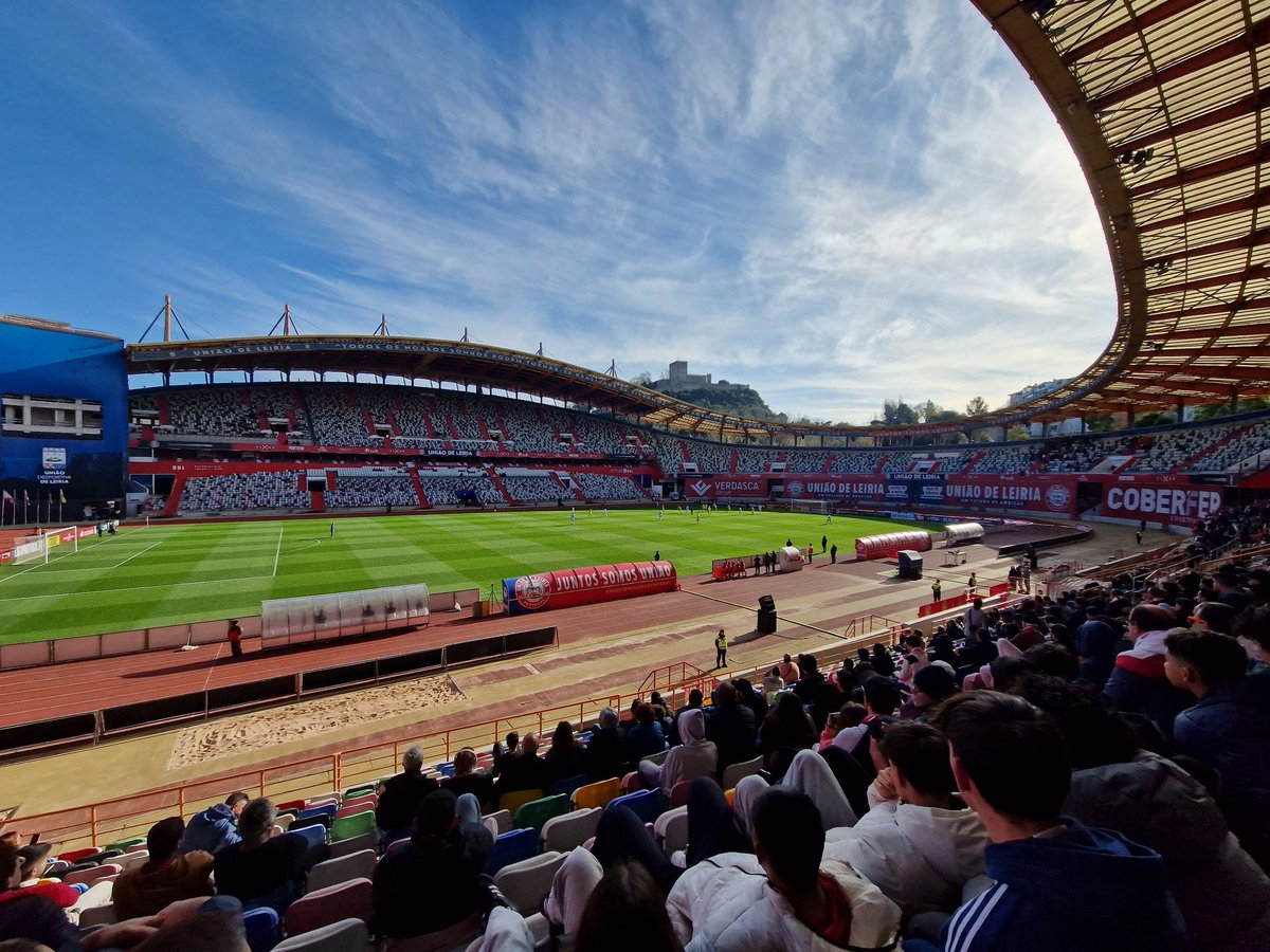 Lembram-se de quando o Leiria era elogiado pelas multidões que arrastava na Liga 3? 
Pois, os concertos acabaram e tudo voltou ao “normal”, com apenas 1700 espectadores no jogo frente ao Paços de Ferreira. (1/5)