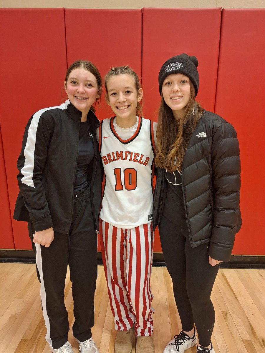 MidProGirls's tweet photo. Always fun to see the fam! 

#MidProFam 🏀 https://t.co/MQEhdUlHnR