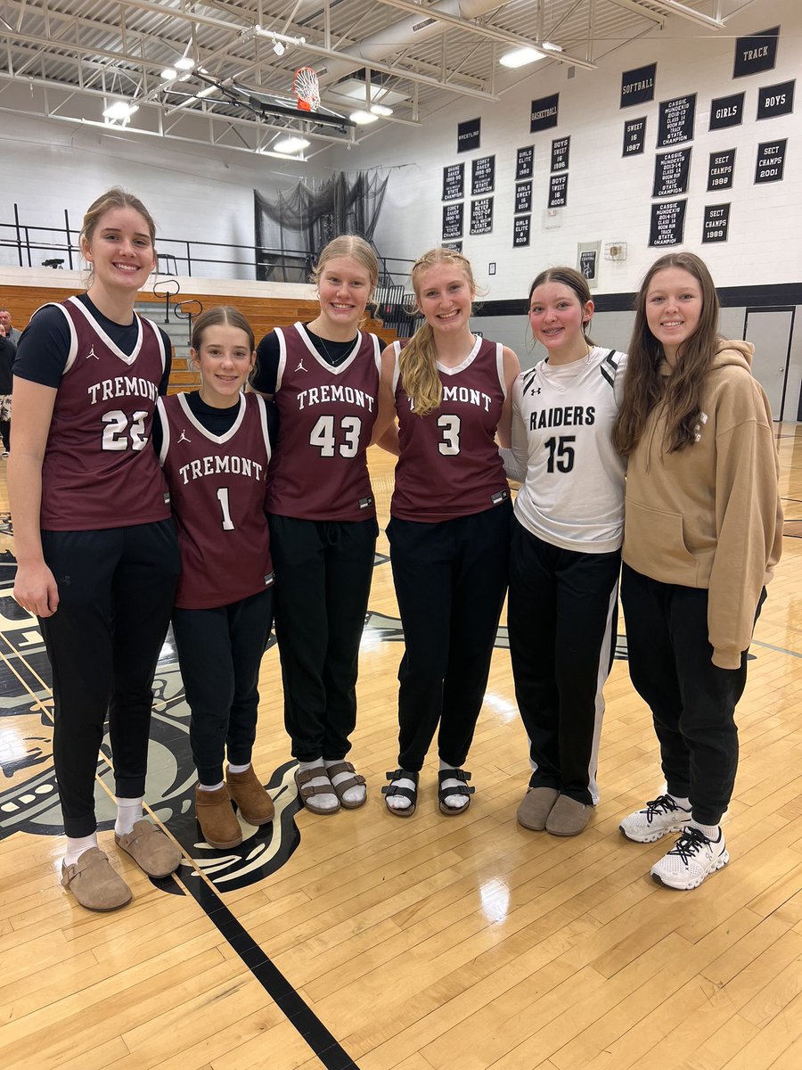 MidProGirls's tweet photo. Always fun to see the fam! 

#MidProFam 🏀 https://t.co/MQEhdUlHnR