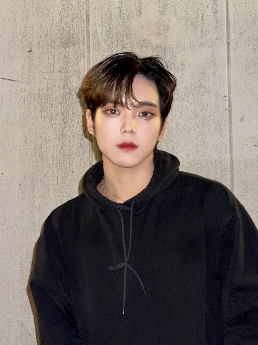 LUPITER_'s tweet photo. 얼른 나아서 멋진 춤 보여줄게요 미안해 유피트 ..🥺
早く治って素敵なダンスをお見せします ごめんね lupid..🥺
I‘ll get well soon and show you a great dance Sorry, lupid..🥺
#유피테르 #시호 #LUPITER #siho #シホ https://t.co/Yc0n7nOvss