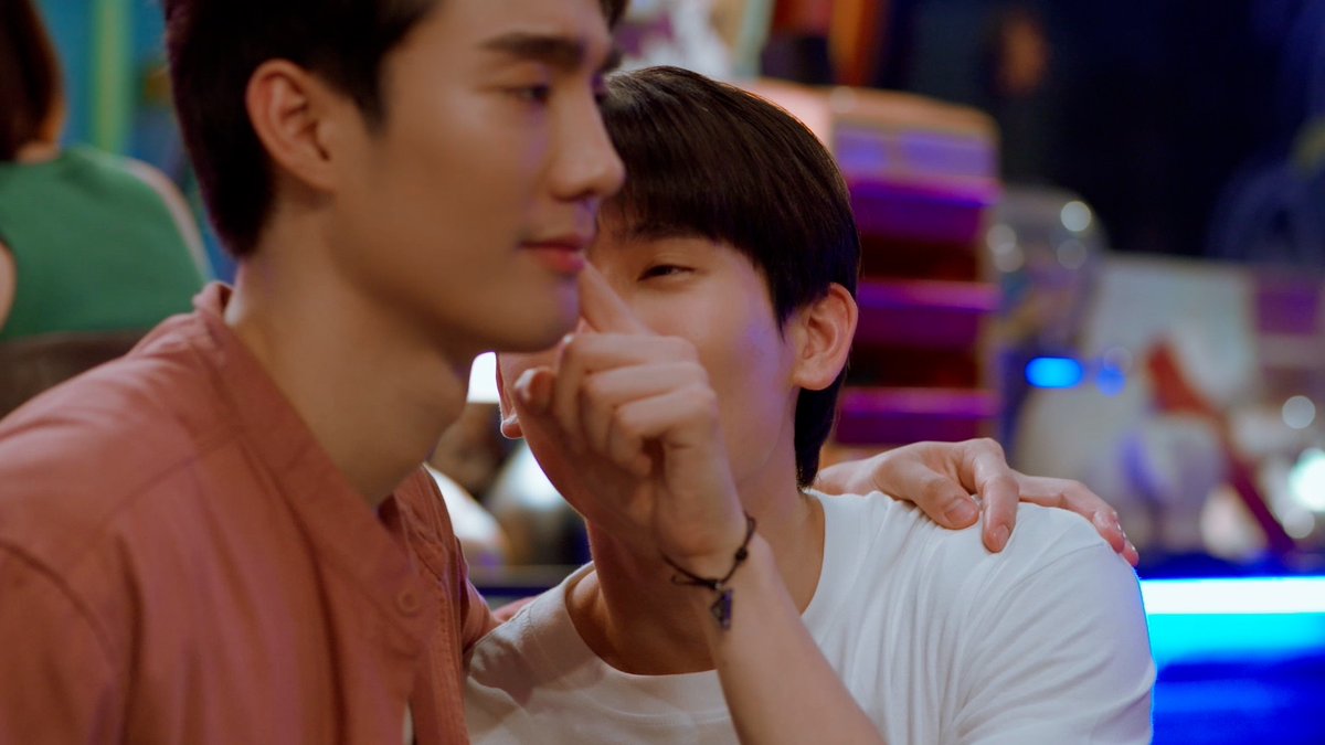 GMMTV's tweet photo. น้องอาร์มตอนเมาโคตรน้วย โคตรน่ารัก วาสนาพี่อาร์คอะ🫠 #Perfect10LinersEP8

@fforcejs @kasibook @Flukejeee @emiamily https://t.co/6J6JGbDjNX