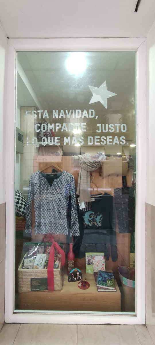 OIenMalaga's tweet photo. 🎄Esta Navidad regala con el corazón, regala @ComercioJustoOI de @OxfamIntermon 💚

🎁 Contribuirás al desarrollo de cooperativas de #ComercioJusto  adquiriendo productos ecológicos, sostenibles y con sueldos dignos 🤩

Tienda en #Málaga C/ Casas de Campos 10 #Soho ¡sorprende!💚 https://t.co/KVzl4oVbb5