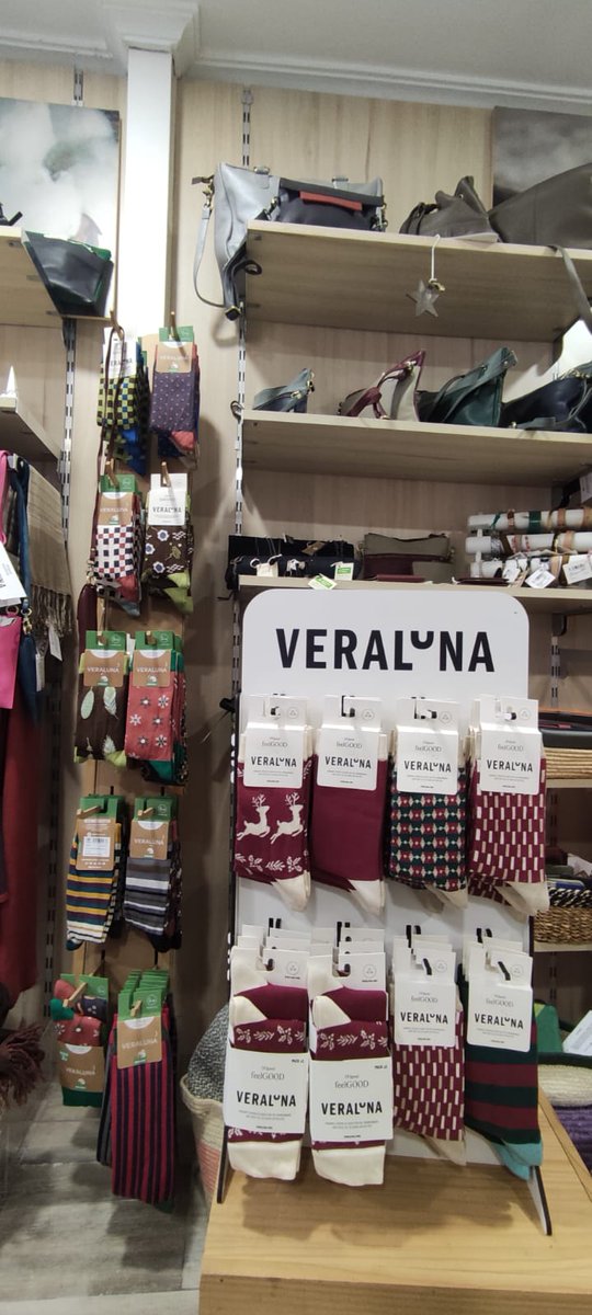 OIenMalaga's tweet photo. 🎄Esta Navidad regala con el corazón, regala @ComercioJustoOI de @OxfamIntermon 💚

🎁 Contribuirás al desarrollo de cooperativas de #ComercioJusto  adquiriendo productos ecológicos, sostenibles y con sueldos dignos 🤩

Tienda en #Málaga C/ Casas de Campos 10 #Soho ¡sorprende!💚 https://t.co/KVzl4oVbb5