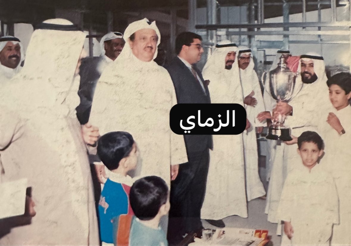 AlHumoudh's tweet photo. مكتبة اسطبل الزماي
نادي الصيد والفروسية
1992 _ 1993
الاجتماع الخامس
كأس الألبان الكويتية الدانمركية
ناصر سند البدين يحمل كأس الألبان الكويتية الدانمركية بعد تسلمه من محمد عزت جعفر https://t.co/yD3JGI4PQl