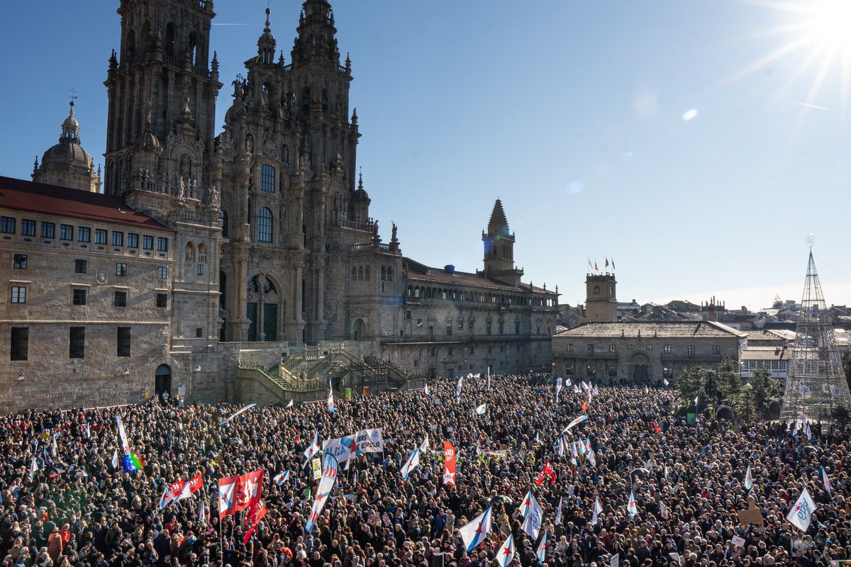 OSaltogz's tweet photo. Histórica manifestación en Santiago de Compostela. Galiza berra: “Altri non”.

Fotos de @cambeiro_alba e @Saekih https://t.co/KoTemK3ow4