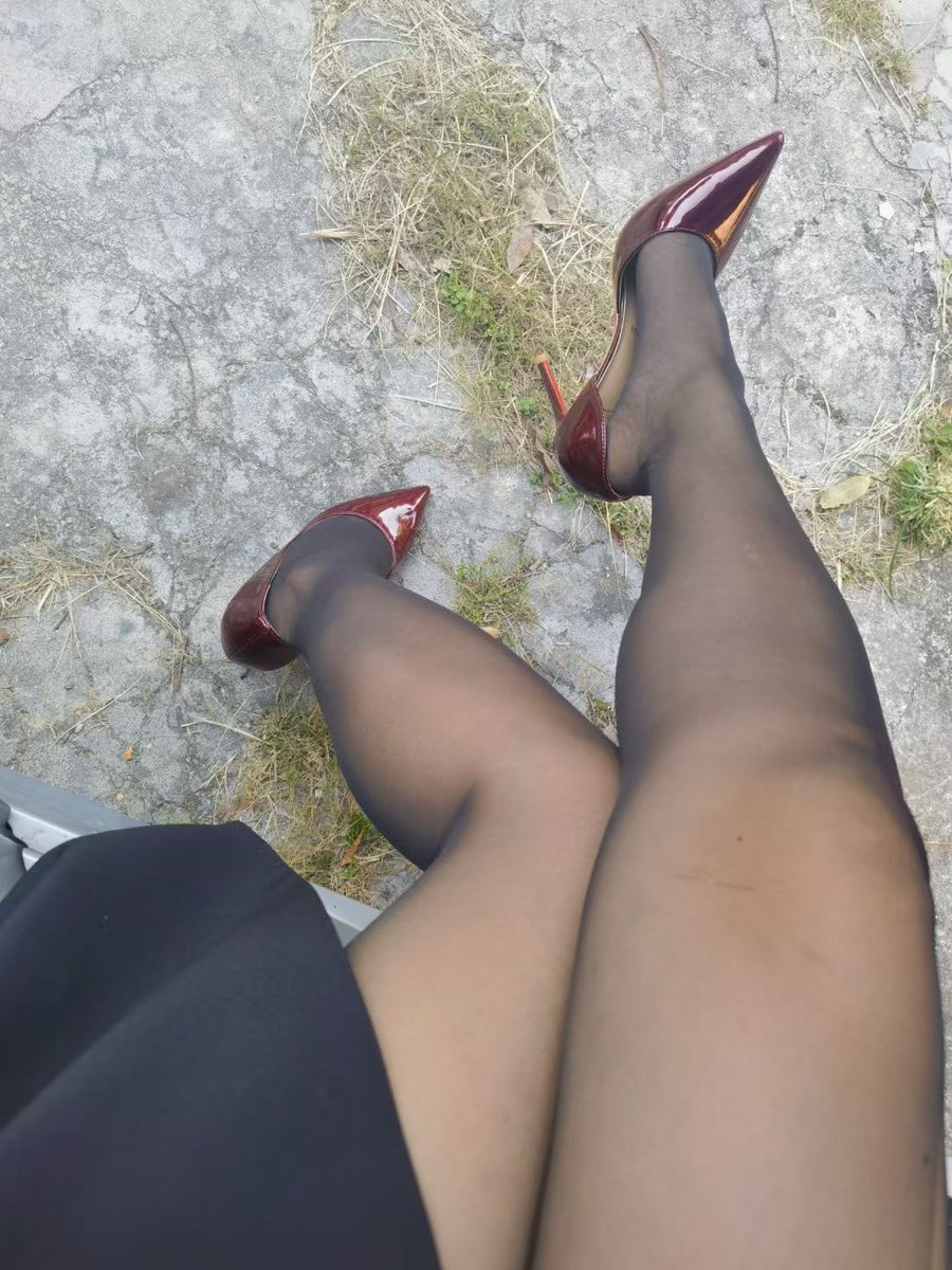 yi59723's tweet photo. 新鞋子👠好看吗 https://t.co/ygalcfjMiw