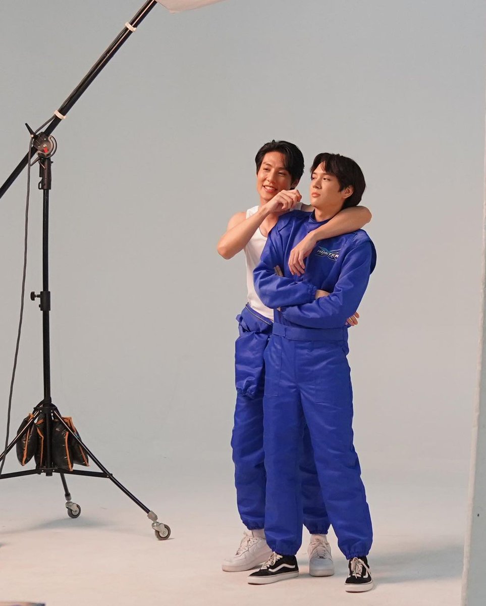 beginBMR's tweet photo. เป็นช่างของอู่ที่ตัวเองเป็นเจ้าของ
เพราะฉะนั้นยังใส่ชุดเดิม /กลับไปดูฟิตติ้ง ss1 .....
#PitBabe2FittingDay
👻🍃 #วิญวินด์ #WinWind
#SailubPon #สายลับภณ ᥫ᭡ ⋆
#PonThanapon #SpySailub
@T_Aiemkumchai @spy_hemmawich https://t.co/aeVDTNRSC0